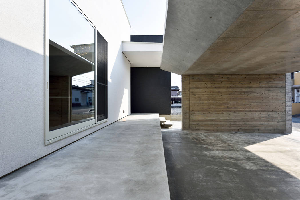 ガレージハウス×中庭のある平屋, Egawa Architectural Studio Egawa Architectural Studio Maisons originales