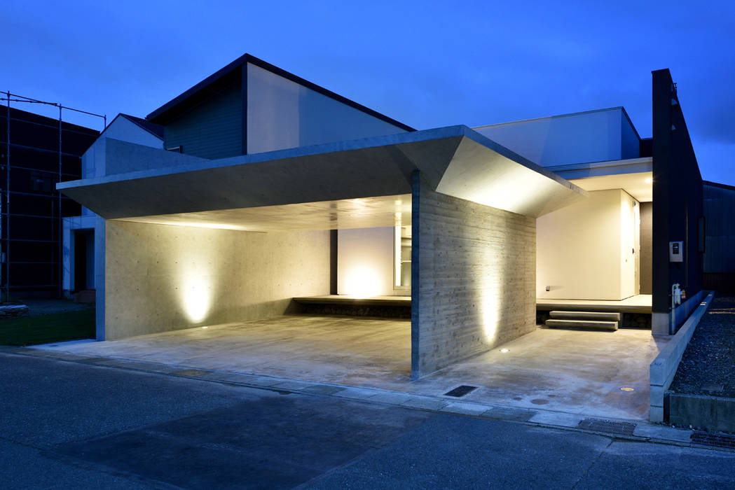 ガレージハウス×中庭のある平屋, Egawa Architectural Studio Egawa Architectural Studio オリジナルな 家