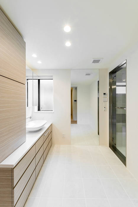 傾斜地に建つ家, Egawa Architectural Studio Egawa Architectural Studio Phòng tắm phong cách chiết trung