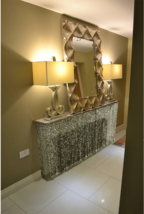 Glitzy hallway transformation with crystal, large mirror and side lamps Laser cut Furniture & Screens 모던스타일 복도, 현관 & 계단 유리 조명