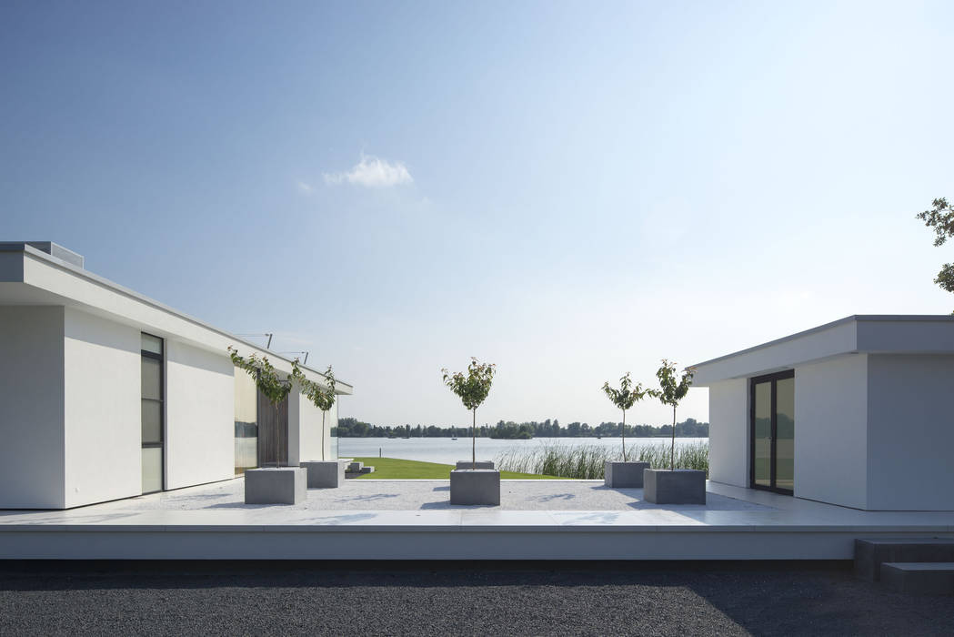 “G-house, villa met gastenverblijf aan de Reeuwijkse Plas” , Lab32 architecten Lab32 architecten 現代房屋設計點子、靈感 & 圖片