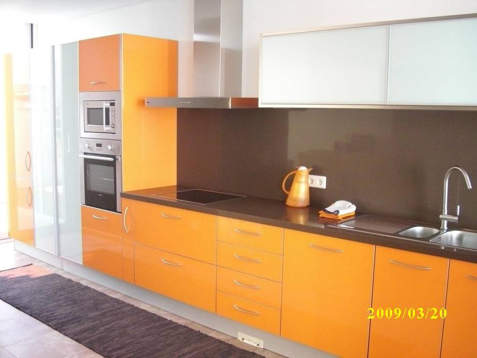 Soluções de Cozinhas, Segunda Geração Segunda Geração Cozinhas modernas Armários,Bancada,Mobília,Toque,Construção,Pia da cozinha,Cozinha,laranja,Madeira,Design de interiores