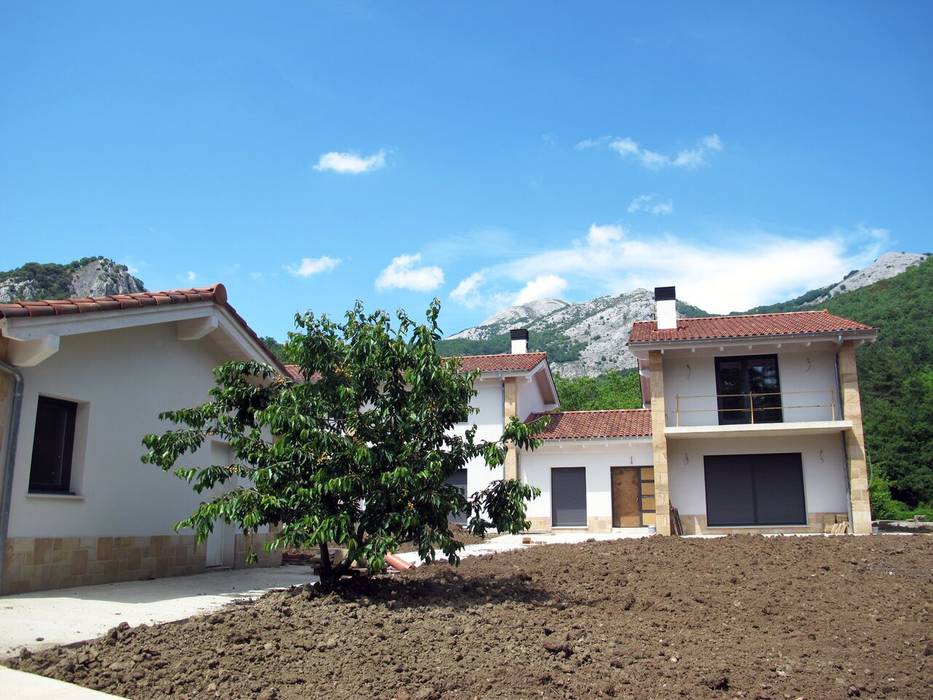 Casa bifamiliar, Ibon Guillén Arkitektura Ibon Guillén Arkitektura Modern houses