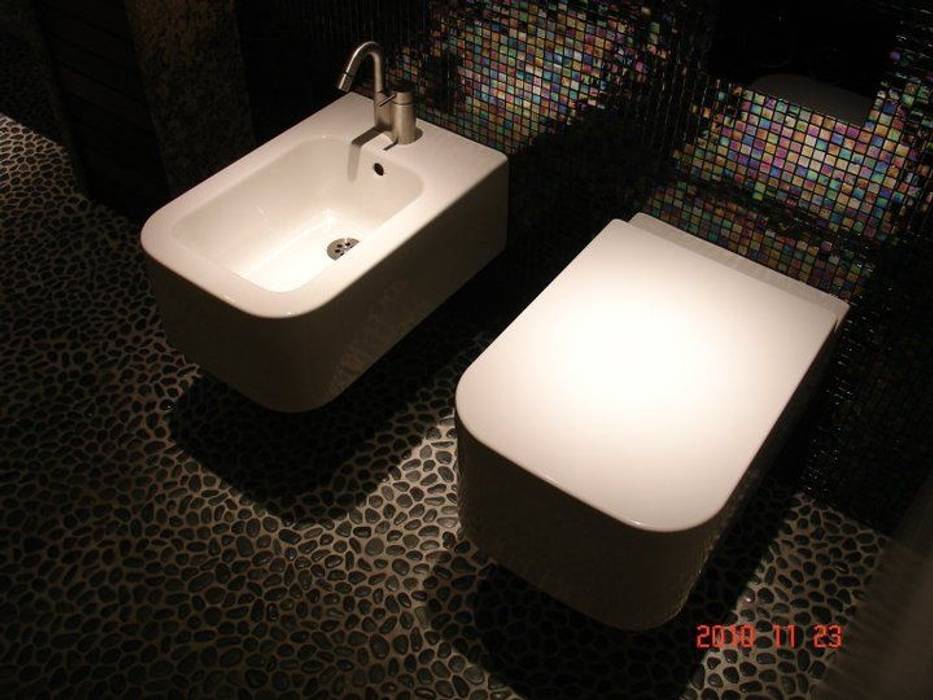 Bathrooms/ Dynamic444, Dynamic444 Dynamic444 Modern bathroom Toilets