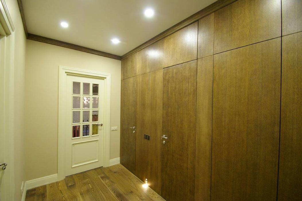 Fusion style flat, Alexander Krivov Alexander Krivov Modern Corridor, Hallway and Staircase Wood Wood effect