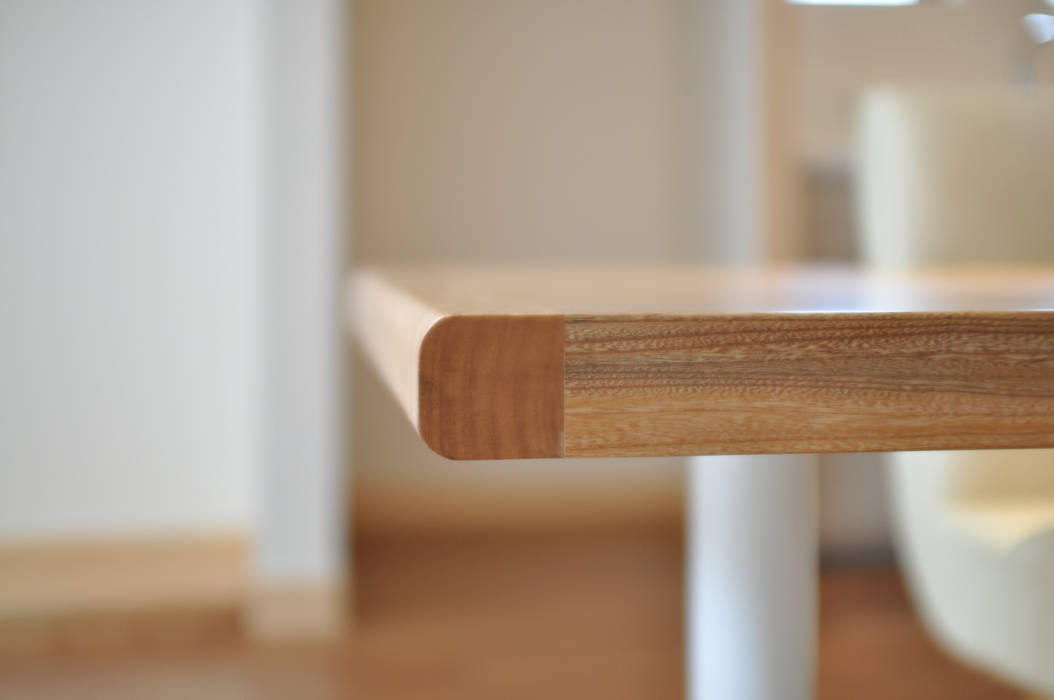 ダイニングテーブル（ケヤキ：一枚板） （株）独楽蔵 KOMAGURA モダンデザインの ダイニング テーブル