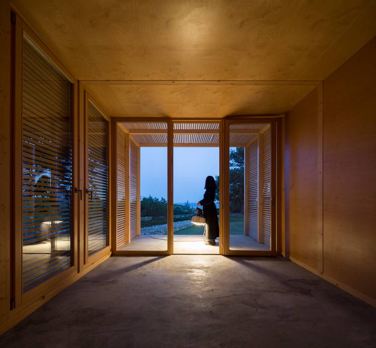 THE PAVILLION, MARLENE ULDSCHMIDT Architects Studio MARLENE ULDSCHMIDT Architects Studio Dinding & Lantai Minimalis