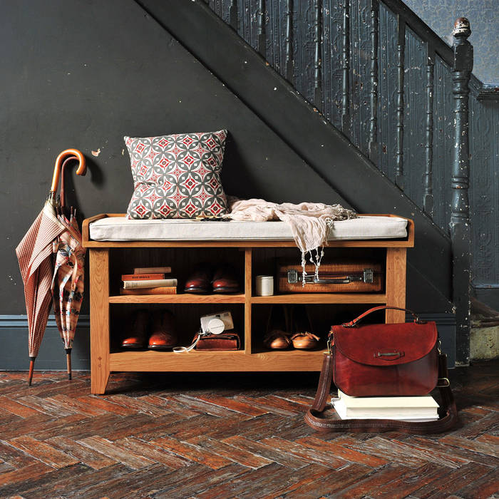 Oakland Shoe Storage Bench and Cushion The Cotswold Company Corredores, halls e escadas campestres Madeira Acabamento em madeira Arrumação