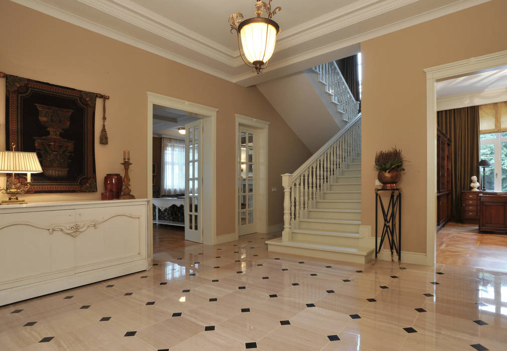 House in Darmstadt Petr Kozeykin Designs LLC, 'PS Pierreswatch' Couloir, entrée, escaliers classiques