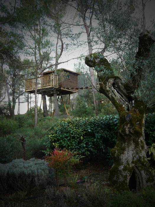 Une cabane a Aix en Provence, Cabaneo Cabaneo Jardins mediterrânicos Madeira Acabamento em madeira