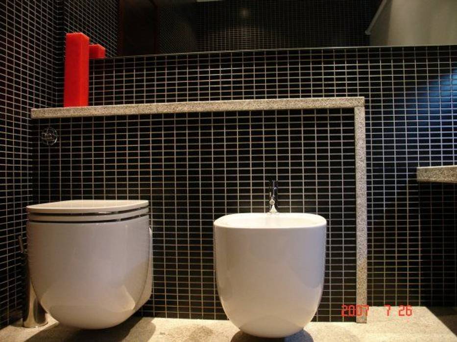 Bathrooms/ Dynamic444, Dynamic444 Dynamic444 Modern bathroom Toilets