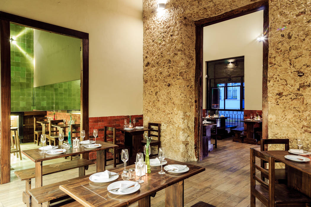 Restaurante "La Fogatta" Area de comensales Esquiliano Arqs Espacios comerciales Bares y Clubs