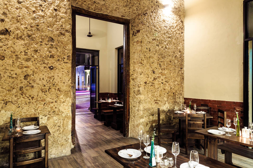 Restaurante "La Fogatta" Área de comensales Esquiliano Arqs Espacios comerciales Bares y Clubs