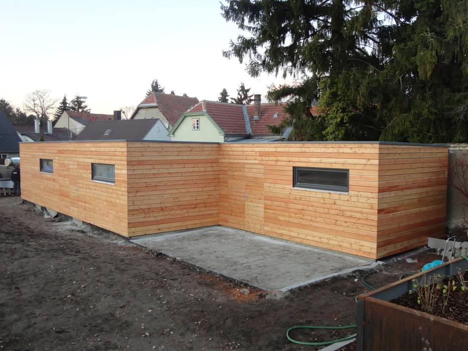 Garage + Gartenhaus Naturmont Moderne Garagen & Schuppen Holz Holznachbildung