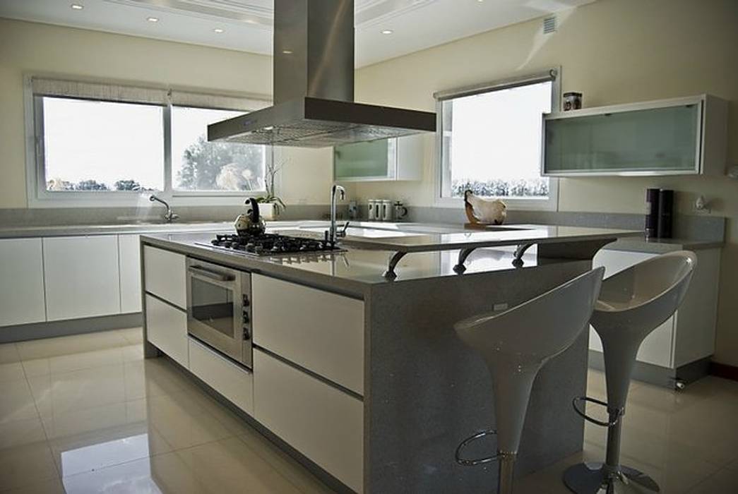 Casa V, Estudio PM Estudio PM Classic style kitchen