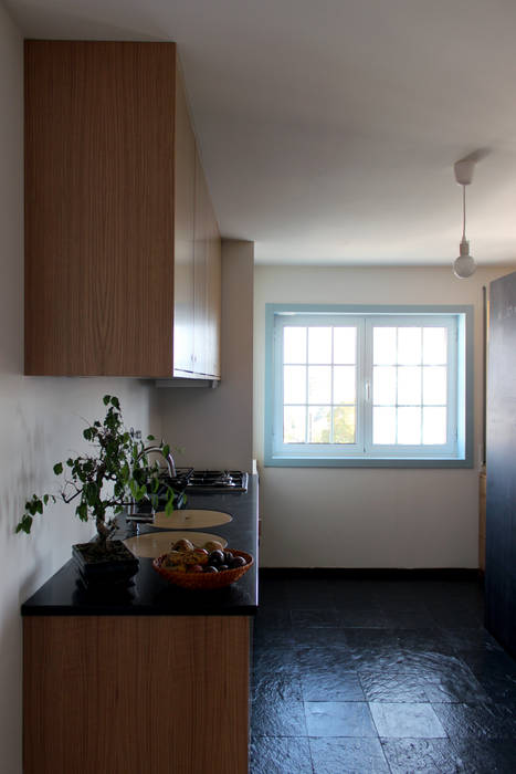 azul, crónicas do habitar crónicas do habitar Cozinhas minimalistas