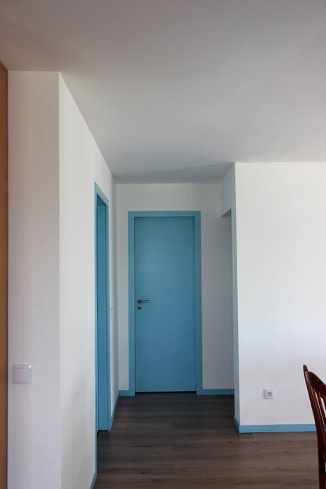 azul, crónicas do habitar crónicas do habitar Corredores, halls e escadas minimalistas