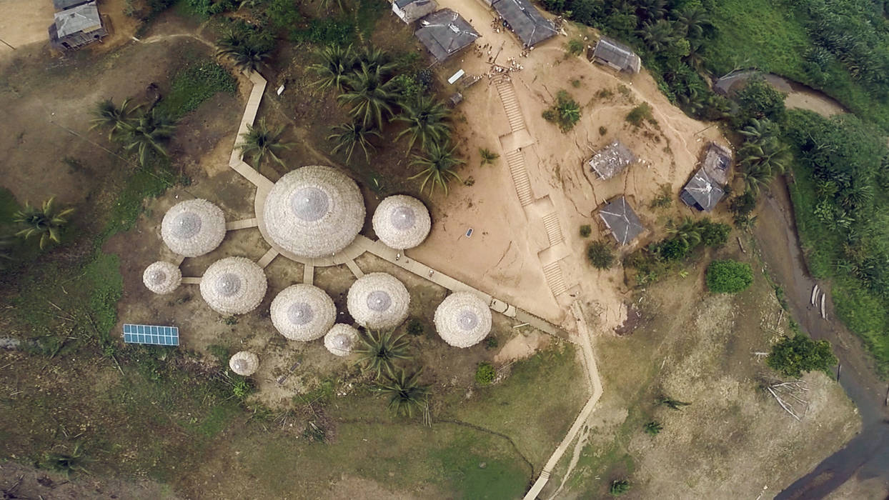 Kipará Té Etnoaldea Turística Embera / Juan Pablo Dorado + Oficina Suramericana de Arquitectura, Oficina Suramericana De Arquitectura Oficina Suramericana De Arquitectura Casas de estilo tropical Madera maciza Multicolor