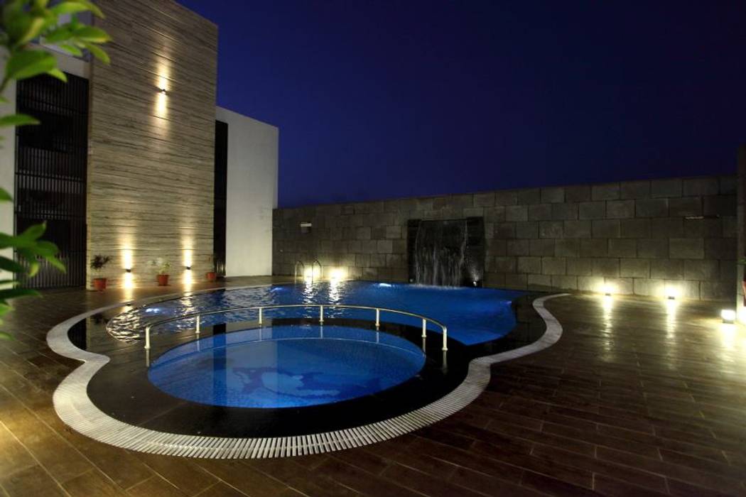 Hotel The Grand Daksh, RUST the design studio RUST the design studio Modern pool