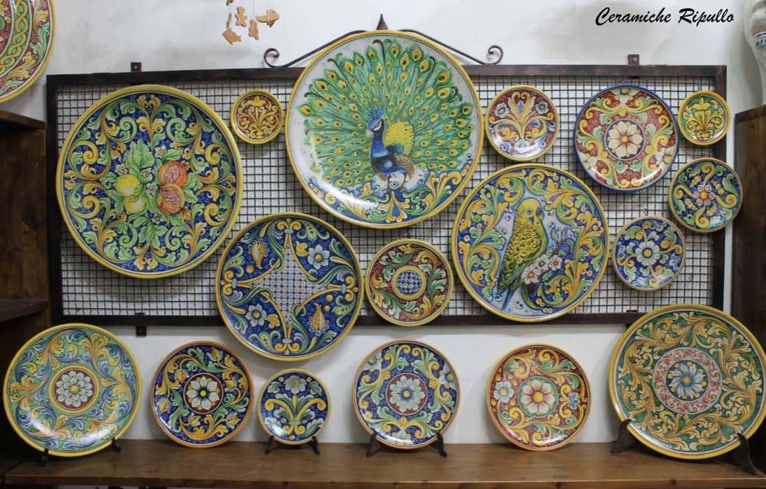 Ceramic Plates Decorated Artistically Typical Of Tradition Calatina Ceramiche Artigianali Ripullo Ingresso Corridoio Scaleaccessori Decorazioni Ceramica Homify