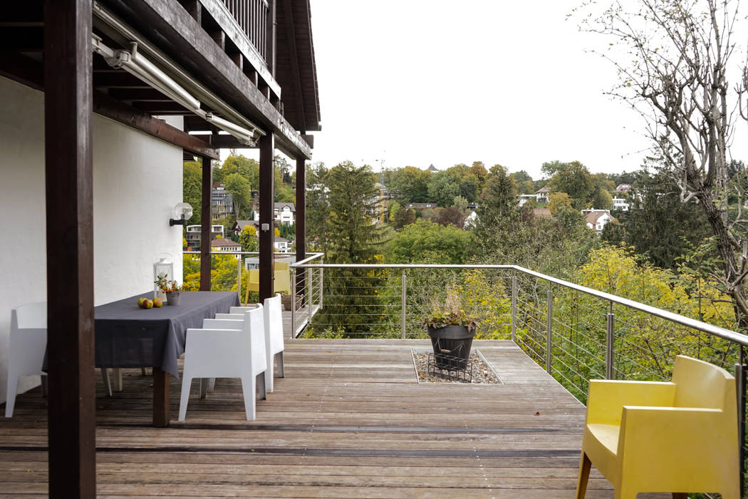 Staging einer Villa zum Verkauf, Home Staging Gabriela Überla Home Staging Gabriela Überla Classic style balcony, veranda & terrace