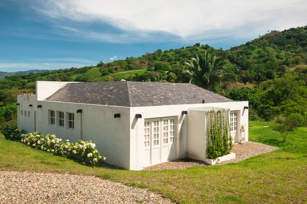 Fachada y Entrada a la Casa SDHR Arquitectura Casas estilo moderno: ideas, arquitectura e imágenes Contrachapado