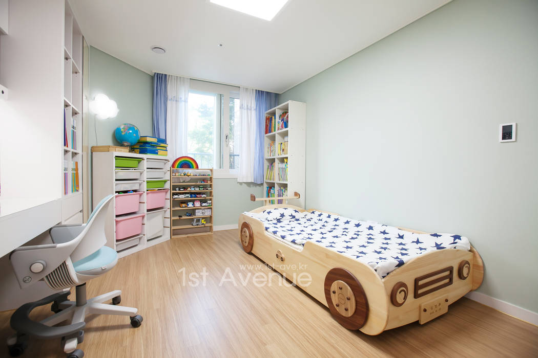 따뜻한 햇살이 있는 다둥이네 인테리어, 퍼스트애비뉴 퍼스트애비뉴 Mediterranean style nursery/kids room
