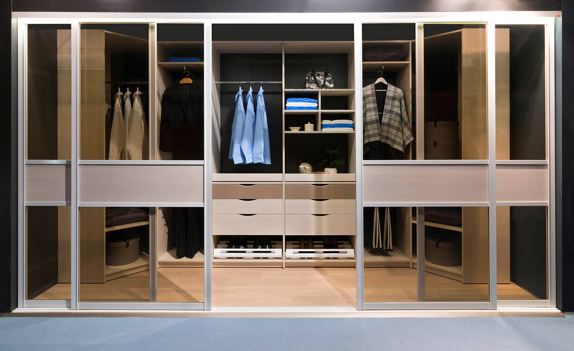 Elfa und Lumi Ausstellung im Möbelgeschäft "Möbel Inhofer", Elfa Deutschland GmbH Elfa Deutschland GmbH Modern Bedroom Wardrobes & closets