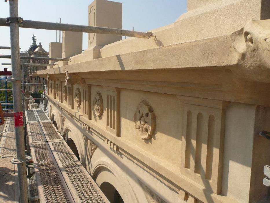 Restauración Fachada Casa Bonet en Barcelona Estudio Arquitectura Ricardo Pérez Asin Balcones y terrazas clásicos