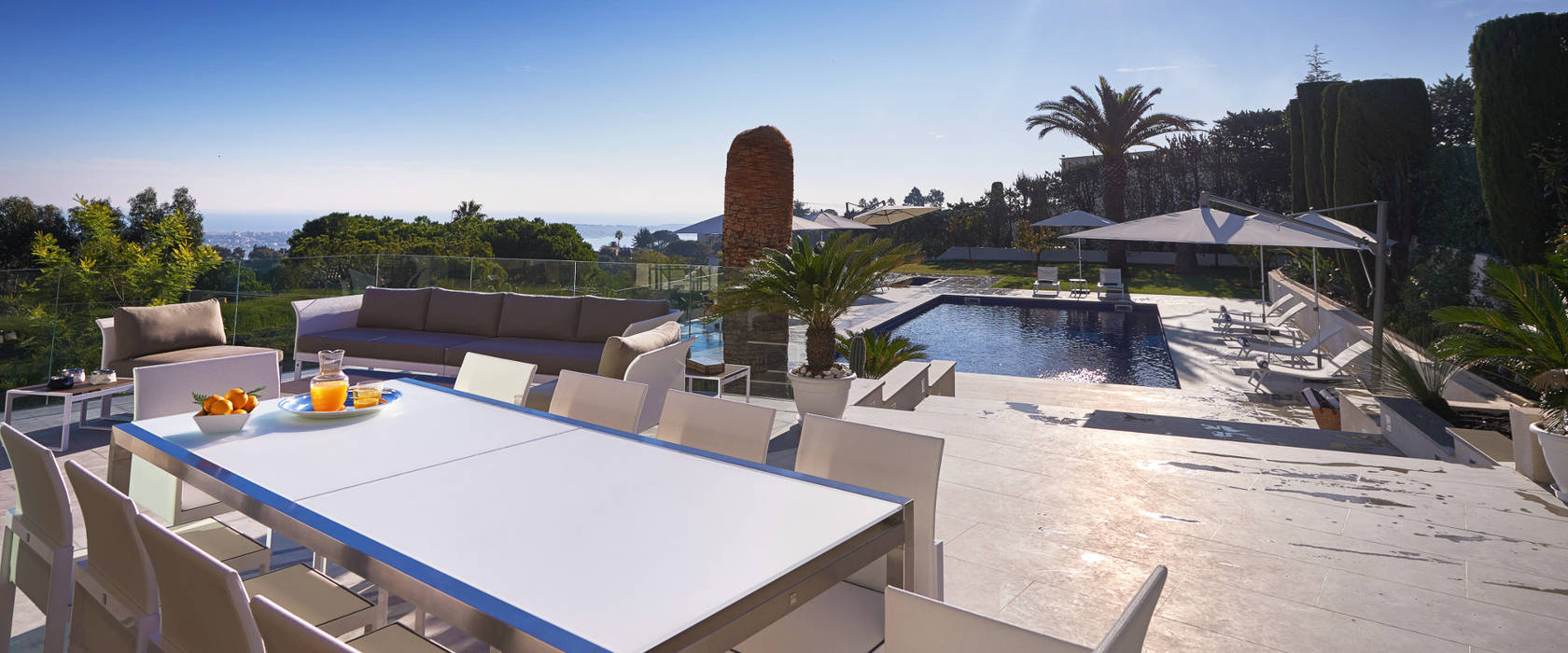 A Dreamy Villa Project: Super Cannes, TLA Studio TLA Studio Modern style balcony, porch & terrace