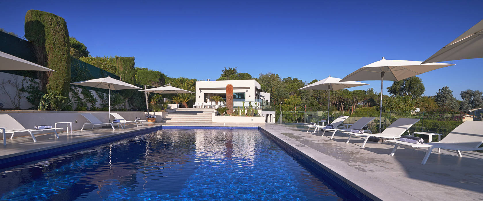 A Dreamy Villa Project: Super Cannes, TLA Studio TLA Studio Modern Pool
