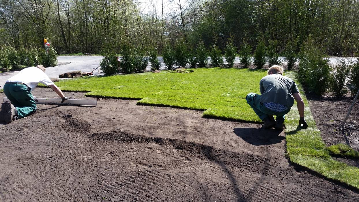 Verlegung von Rollrasen, Garten- und Landschaftsbau Gartenservice Schwanewede Garten- und Landschaftsbau Gartenservice Schwanewede Moderner Garten