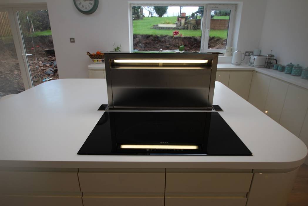 ​Beautiful curved island and kitchen with plenty of worktop space AD3 Design Limited Cocinas de estilo moderno