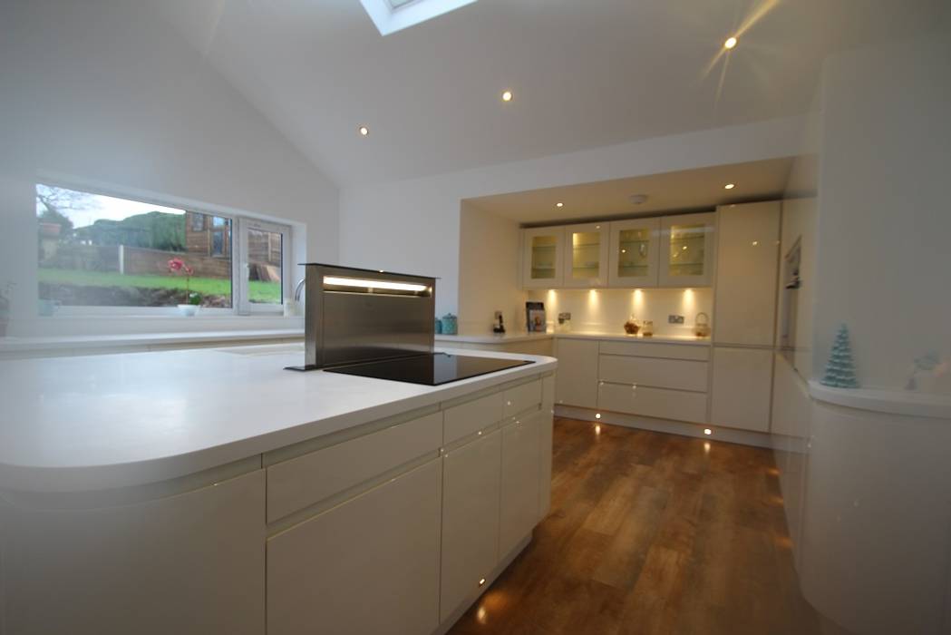 ​Beautiful curved island and kitchen with plenty of worktop space AD3 Design Limited Kitchen