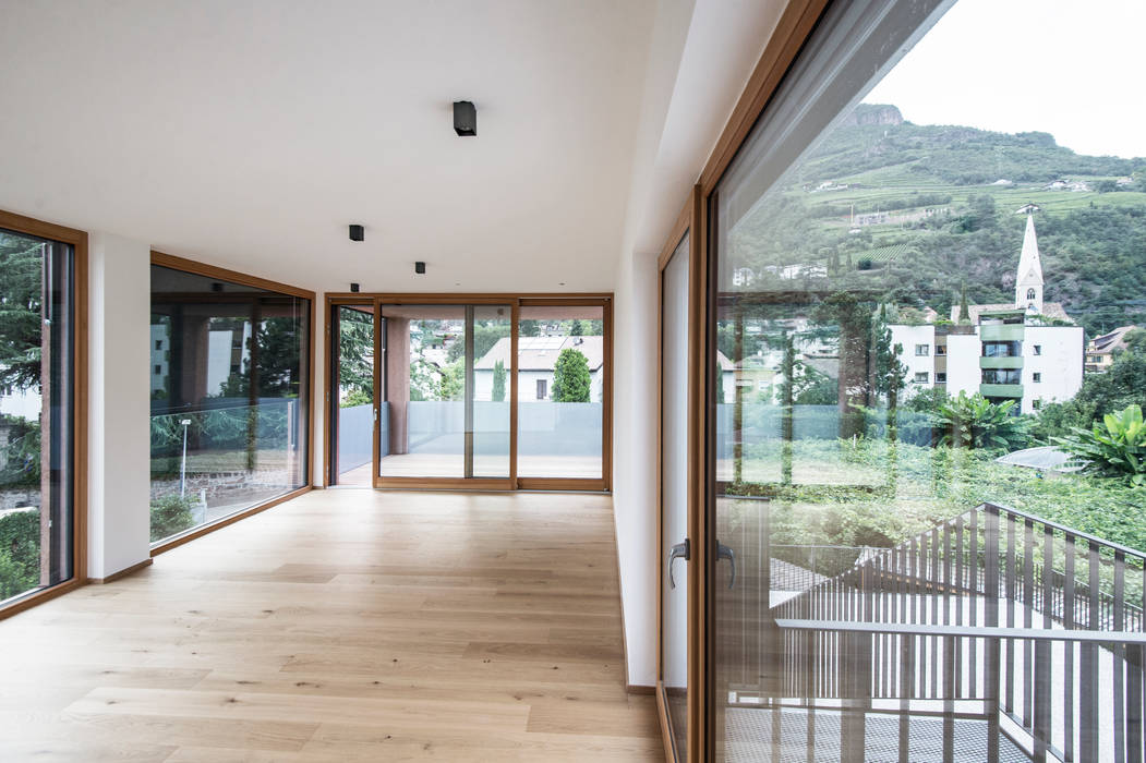 Villa Gries, noa* - network of architecture noa* - network of architecture Moderne Wohnzimmer