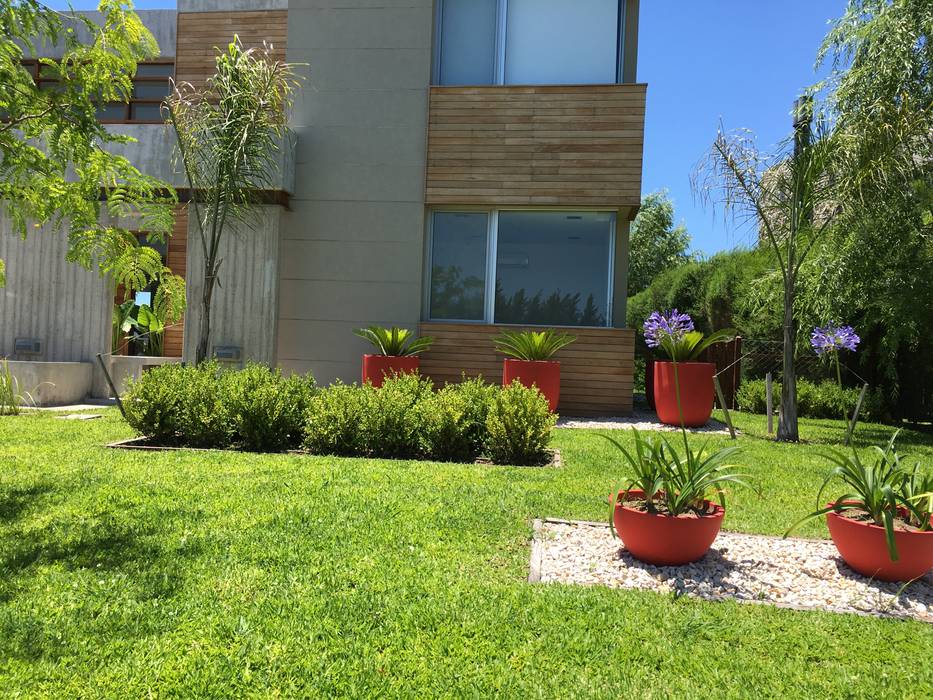 MODERN RED, BAIRES GREEN BAIRES GREEN Jardines modernos