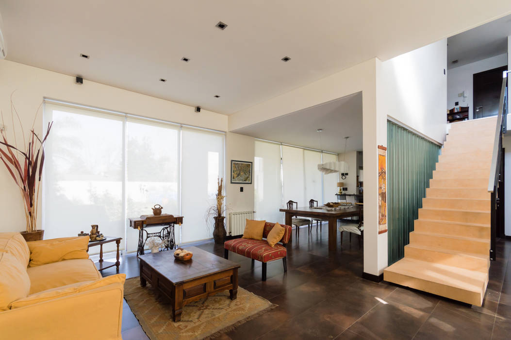 Salas de estar modernas por carbone arquitectos moderno | homify