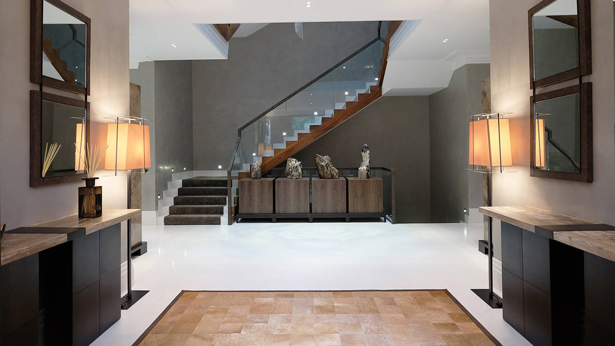 Private Villa, Surrey, Keir Townsend Ltd. Keir Townsend Ltd. ห้องโถงทางเดินและบันไดสมัยใหม่