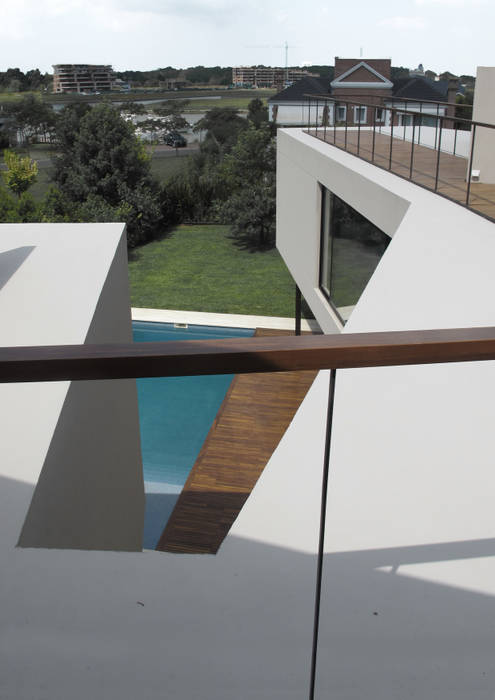 CASA EN TIGRE, FILM OBRAS DE ARQUITECTURA FILM OBRAS DE ARQUITECTURA Rumah Modern Beton