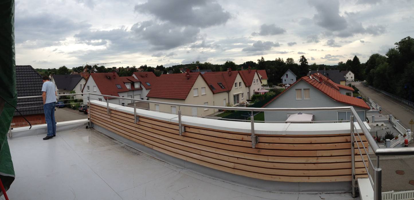 EXTENSION D'UNE MAISON A HAGENTHAL-LE-BAS, A.FUKE-PRIGENT ARCHITECTE A.FUKE-PRIGENT ARCHITECTE Modern terrace