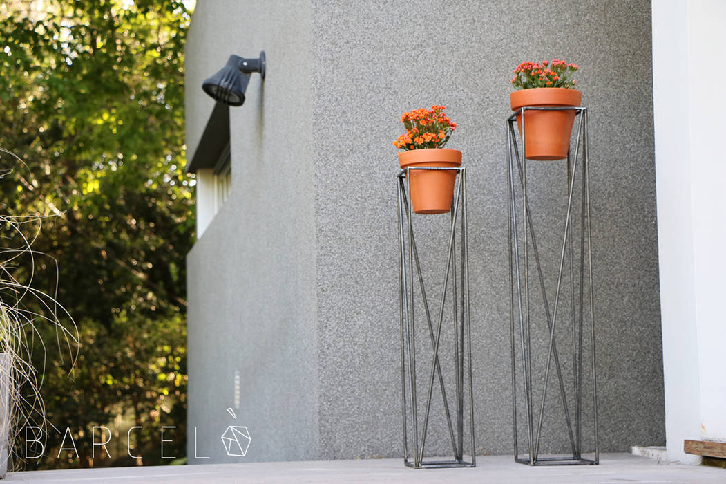 Portamaceta ANTONI Barcelò. diseño en hierro Jardines de estilo industrial Hierro/Acero Mobiliario