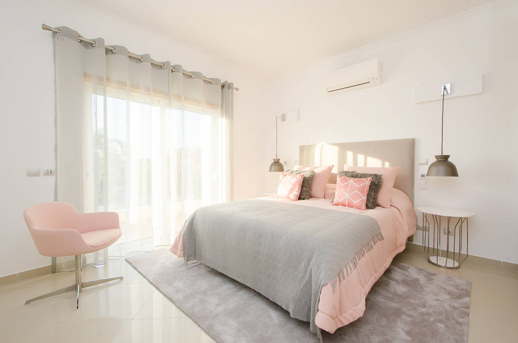 Private Interior Design Project - Vilamoura, Simple Taste Interiors Simple Taste Interiors Modern style bedroom Beds & headboards