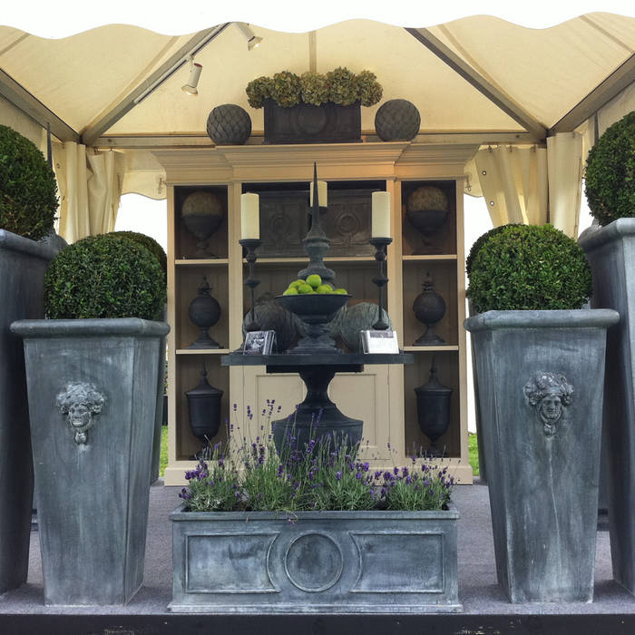 Greek Goddess Tall Planters A Place In The Garden Ltd. Jardines clásicos Jarrones y macetas