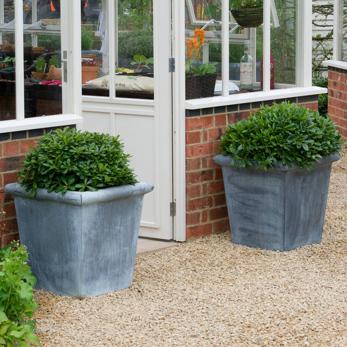 Plain Tapered Planters A Place In The Garden Ltd. 클래식스타일 정원 식물 화분 & 꽃병