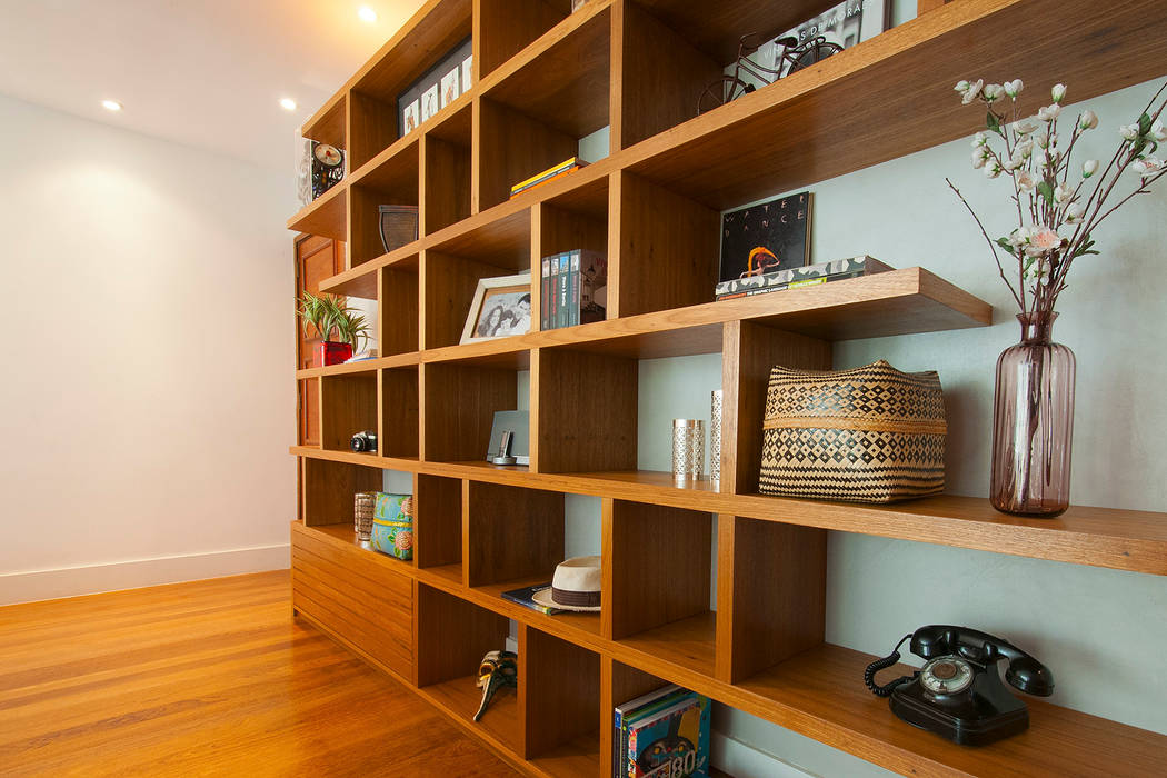 APARTAMENTO IPANEMA, Egg. Interiores Egg. Interiores Living room Engineered Wood Transparent Shelves