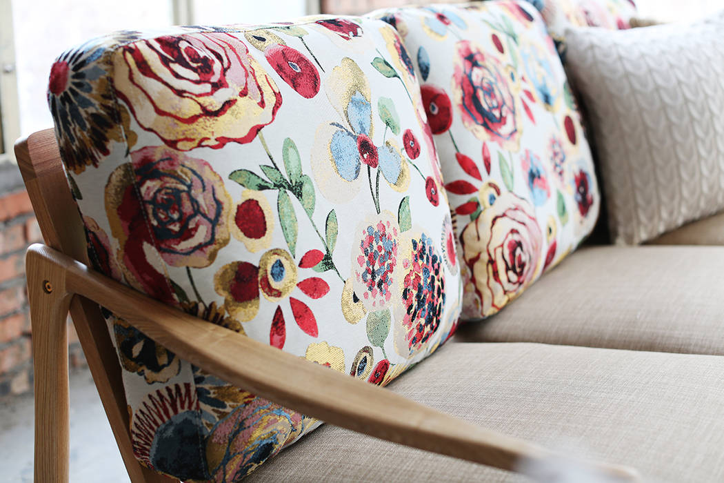 [NEW] HELLO EMMA BLOSSOM, STYLE-K STYLE-K 客廳 木頭 Wood effect 沙發與扶手椅
