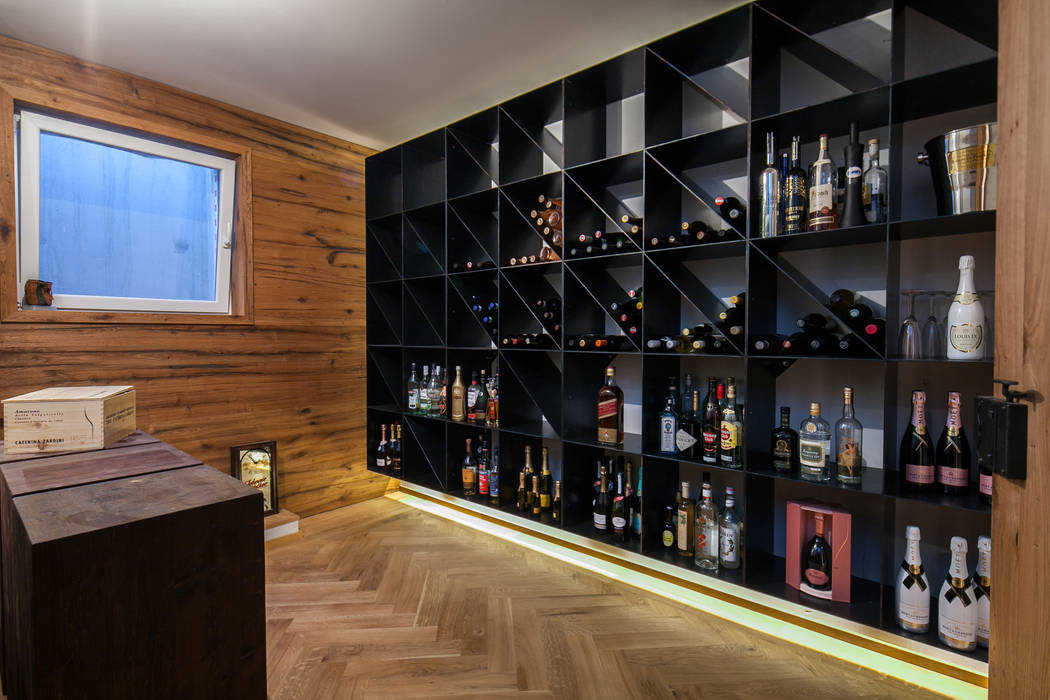 Villa S, BESPOKE GmbH // Interior Design & Production BESPOKE GmbH // Interior Design & Production Bodegas de vino de estilo moderno