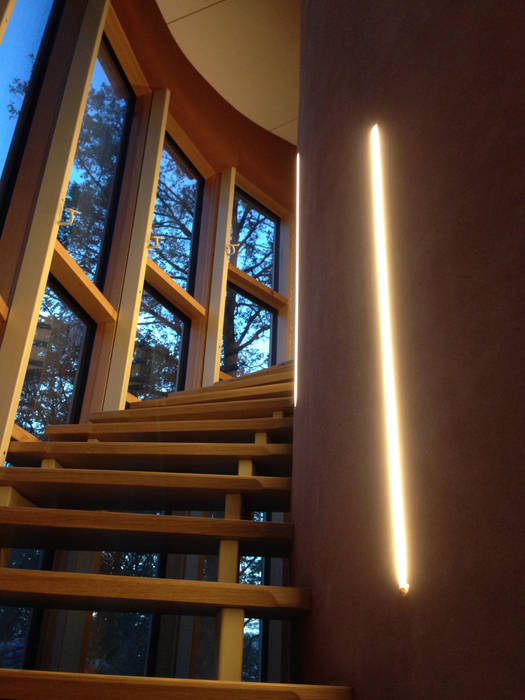 Une maison passive dans les bois, à Céroux-Mousty, Bureau d'Architectes Desmedt Purnelle Bureau d'Architectes Desmedt Purnelle Couloir, entrée, escaliers modernes