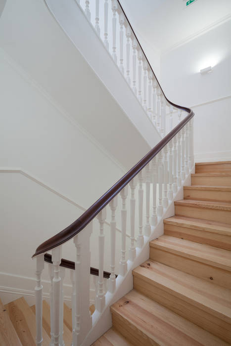 Santa Teresa, Pedro Ferreira Architecture Studio Lda Pedro Ferreira Architecture Studio Lda Eclectic style corridor, hallway & stairs Wood Wood effect