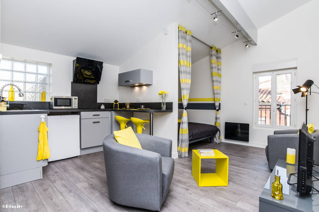 Stduio jaune et gris Pixcity Salon moderne